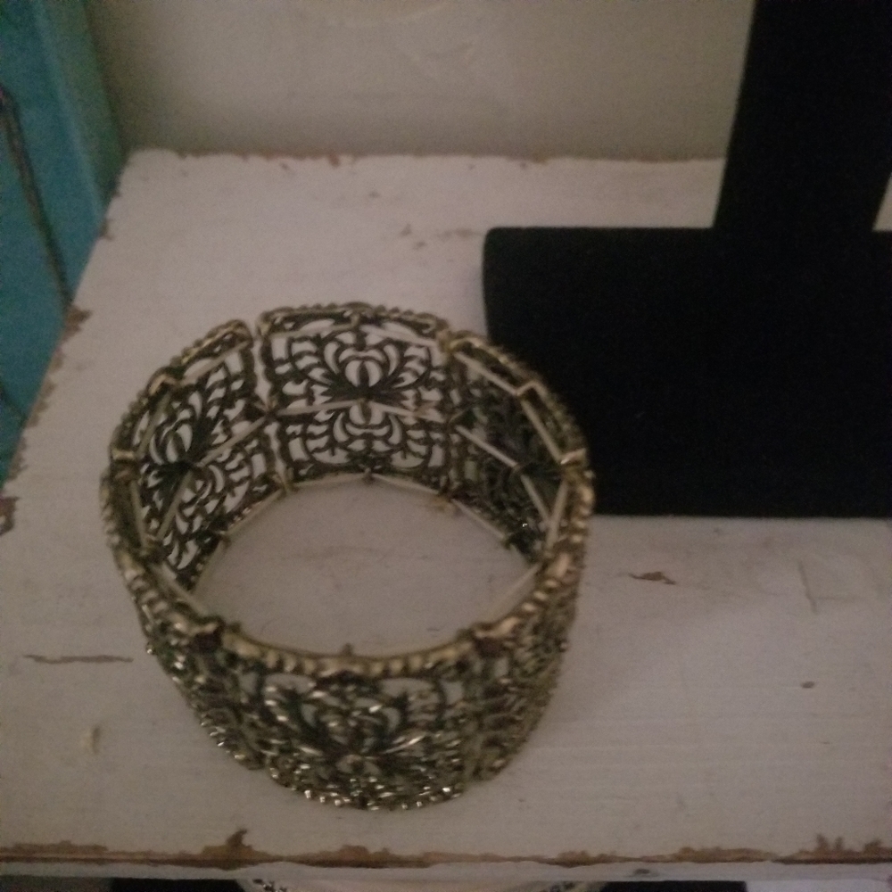 Bracelet - Picture 3 of 3